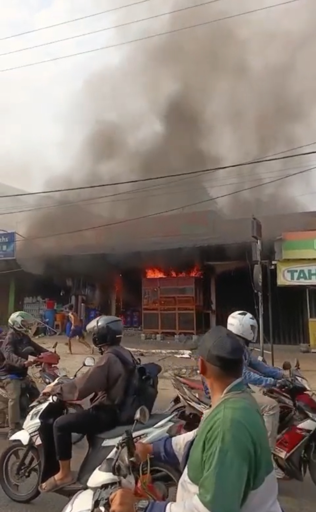 Si jago Merah Melahap Kedai Bakso  Dan Mie Ayam Di Mustikajaya, Bekasi 