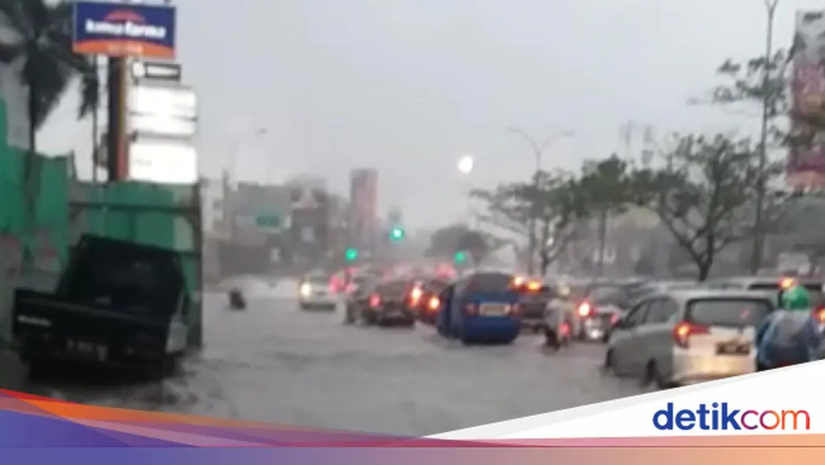 Depok Diguyur Hujan Deras, Jalan Margonda Sempat Digenangi Banjir