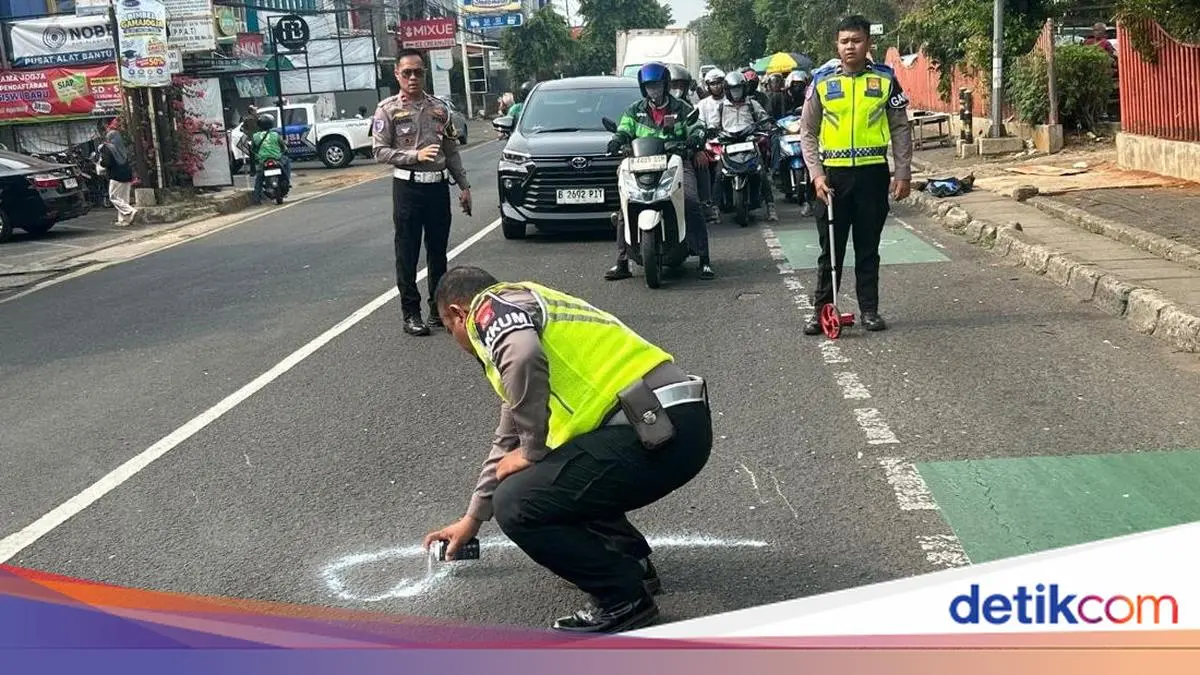 Motor Oleng Tabrak Pengendara Lain di Depok, Penumpang Tewas Terlindas Truk