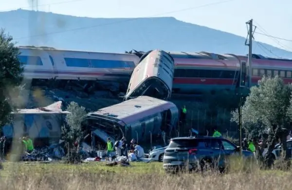 Horor! 2 Kereta Cepat Tabrakan di Spanyol, 10 Orang Tewas