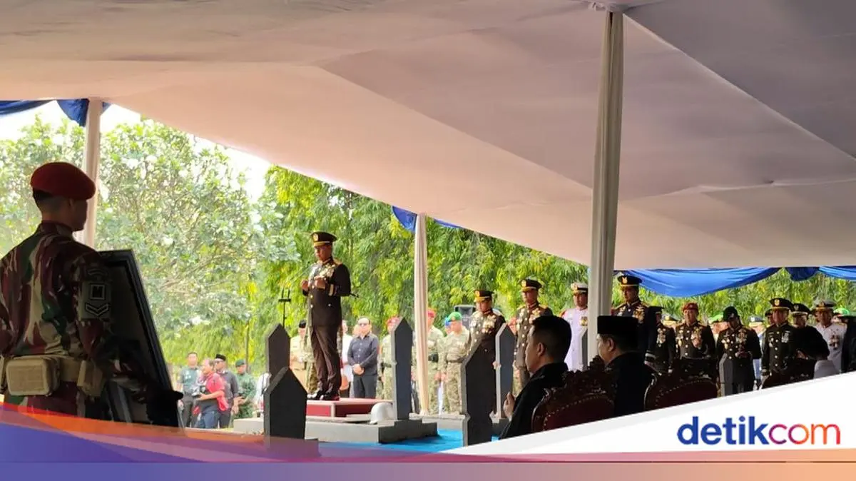 Panglima TNI Pimpin Pemakaman Eks KSAD Subagyo HS, Kapolri-Wapang Hadir