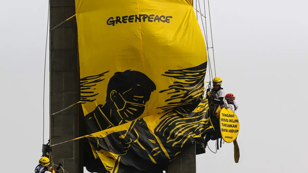 11 Aktivis Greenpeace Akhirnya Dibebaskan Usai Dibawa ke Polda Metro Jaya