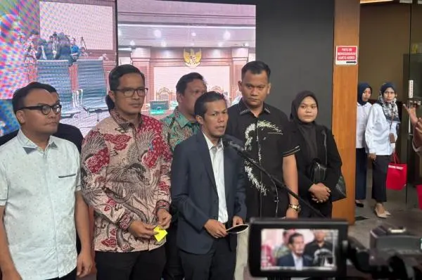 Kubu Febrie Singgung Gugatan Ijazah Gibran di MK usai Sidang Putusan Sela, Ada Apa?