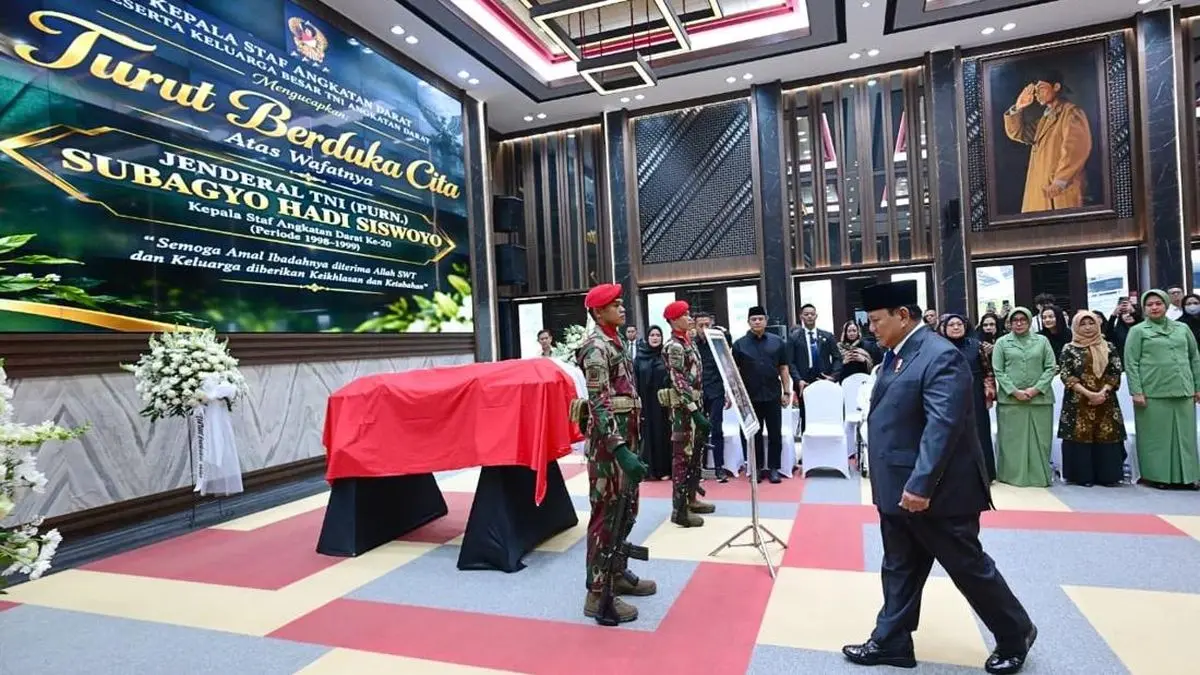 Prabowo Beri Penghormatan Terakhir ke Subagyo di Mabes TNI AD