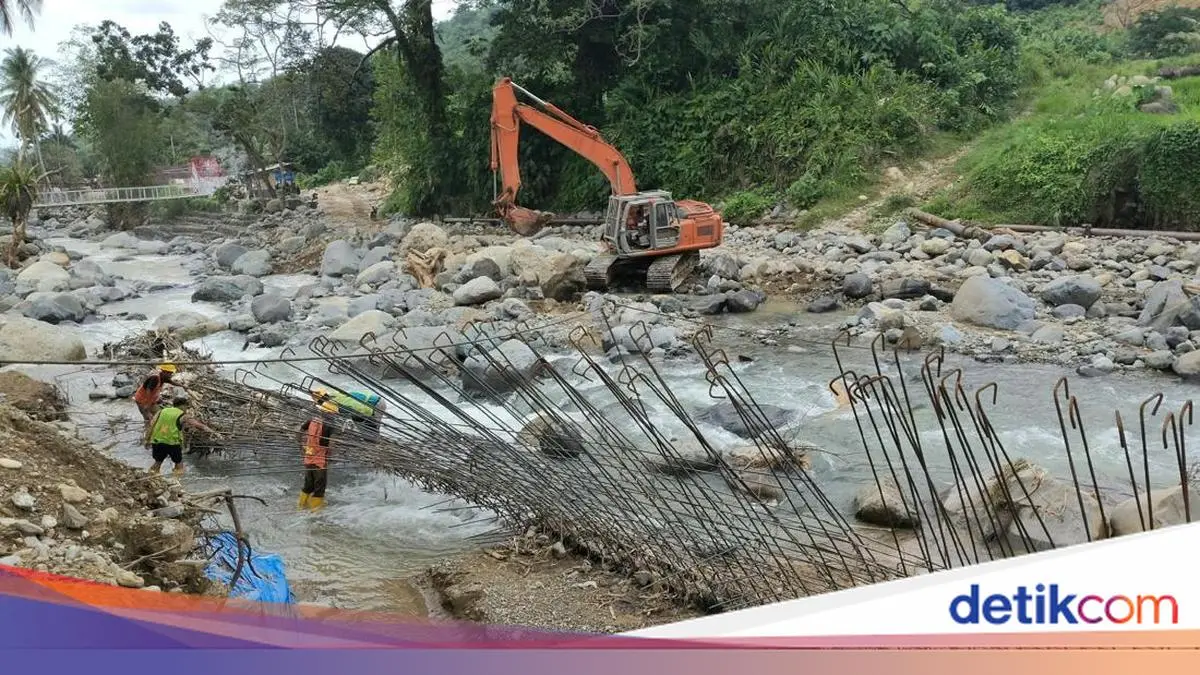 Banjir Landa Kota Padang, Pemulihan Layanan Air Minum Jadi Prioritas