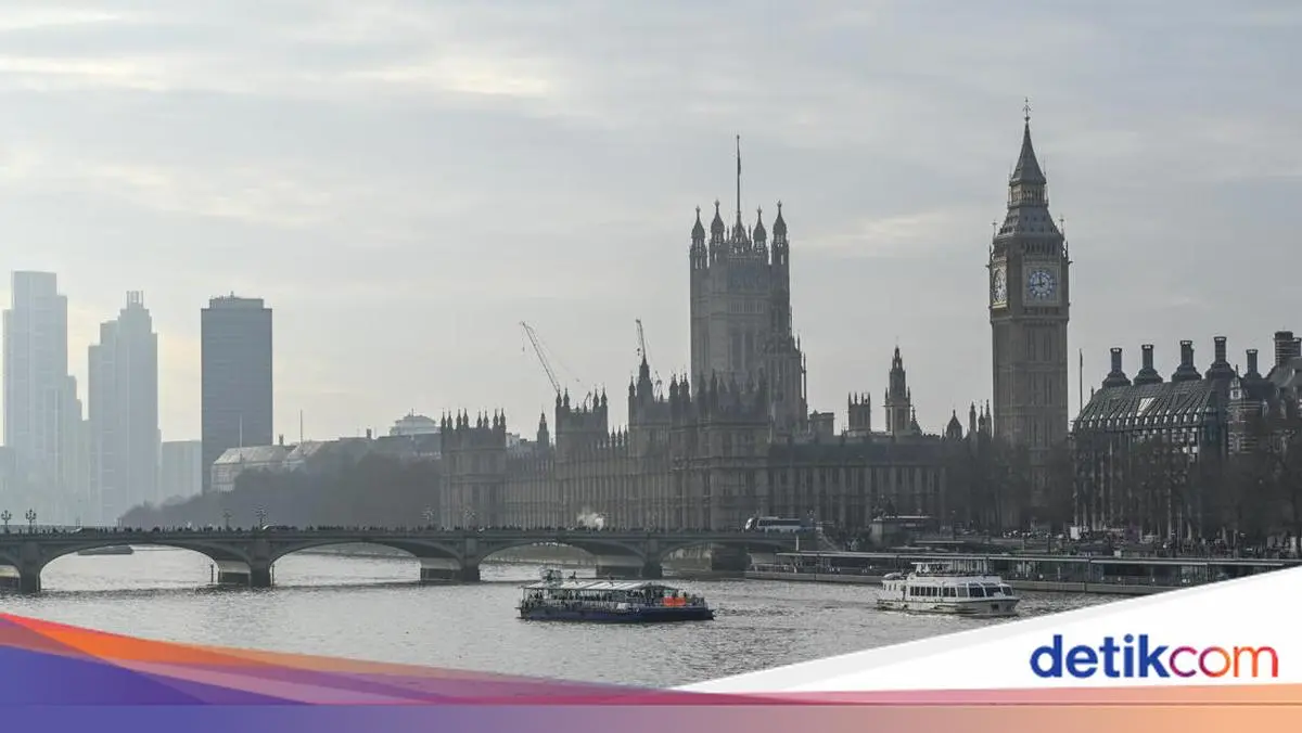 Ancang-ancang Warga Inggris Stok Kebutuhan Bersiap Hadapi Perang