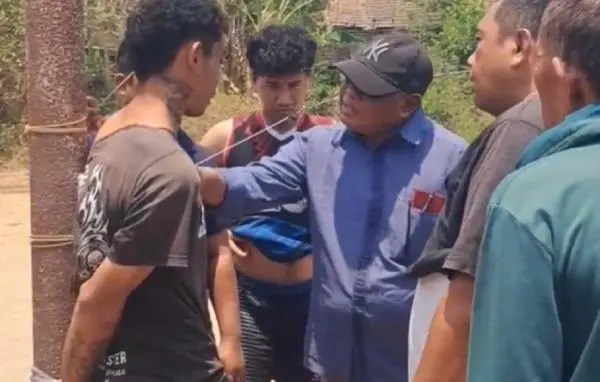 Tepergok Iseng Bakar Lahan, Pemuda di Jombang Dihajar Warga dan Diikat di Tiang