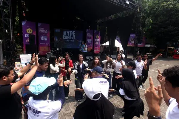 Panas Terik Tak Halangi Mahasiswa UPN Veteran Nikmati Kemeriahan iNews Campus Connect