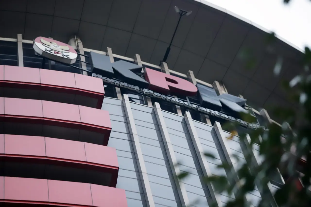 Eks Gubernur Sultra Nur Alam Dilaporkan ke KPK Atas Tuduhan Dugaan Korupsi Rp 328 Miliar