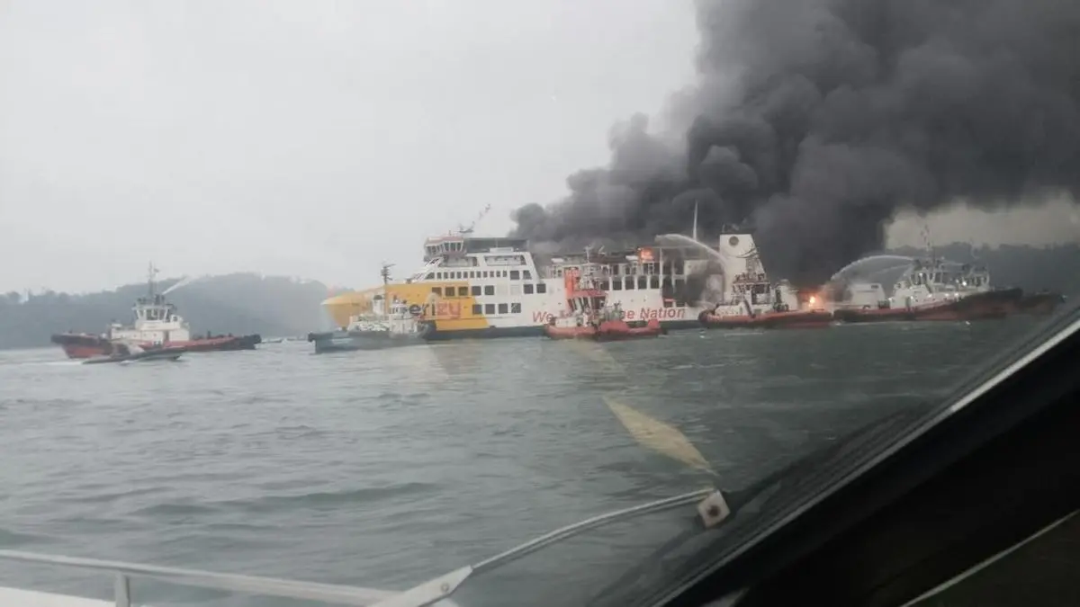 KMP Batumandi Terbakar di Merak, Ratusan Penumpang Dievakuasi