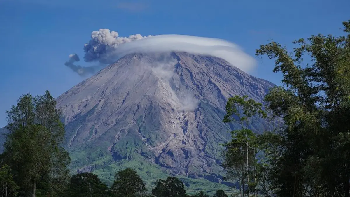 Gunung Semeru 3 Kali Erupsi Hari Ini, Tinggi Letusan 1 Km