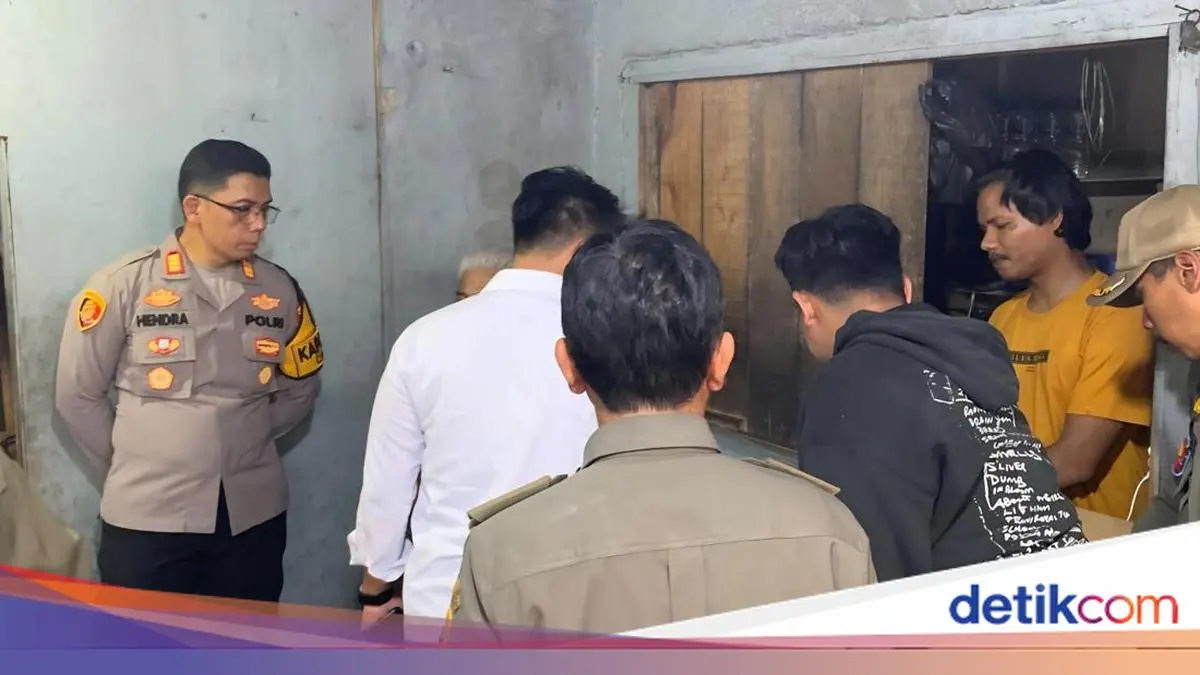 Polisi Gerebek Lapak Rongsokan di Ciomas Bogor, 580 Butir Obat Keras Disita
