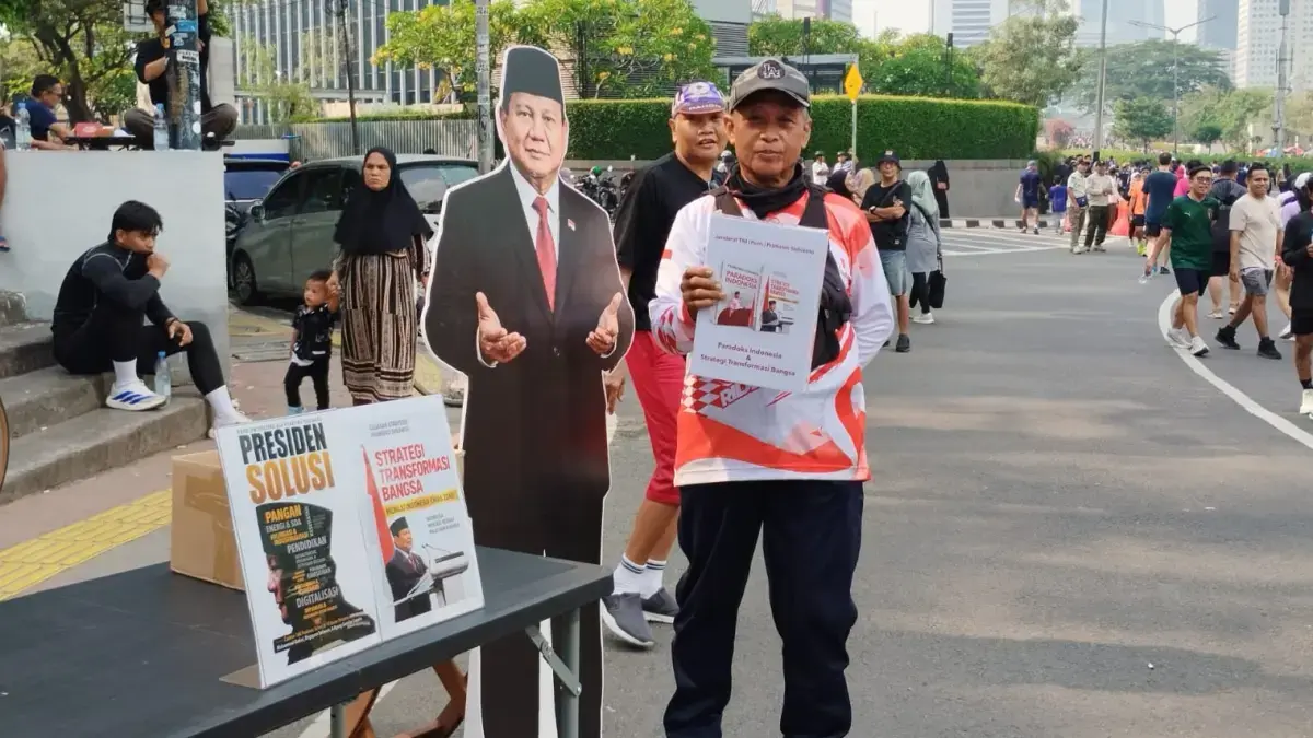 Buku Prabowo Dibagikan di CFD Thamrin, Komunitas Tampung Kritikan Warga