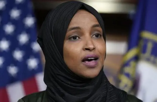 Trump Ingin Penjarakan Politisi Muslimah AS Ilhan Omar