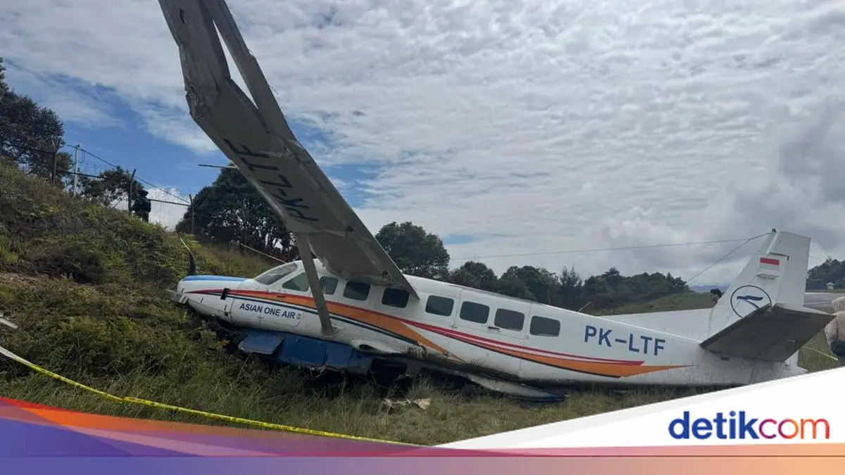 Pesawat Tergelincir Usai Ban Lepas saat Mendarat di Intan Jaya
