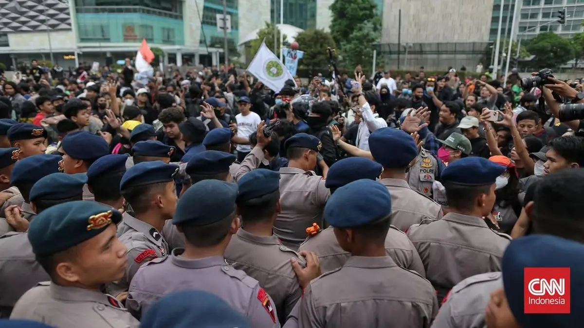 Pengendara Diminta Putar Balik, Ada Gas Air Mata di Aksi 28 Oktober