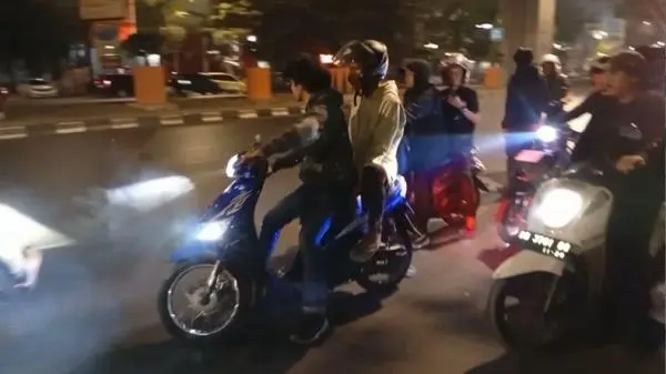 Balap Liar di Jalan Pettarani Makassar Dibubarkan, 4 Motor Ditinggalkan Diangkut Polisi