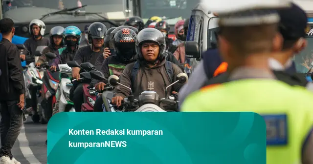Foto: Pengalihan Arus Saat Aksi Penyampaian Aspirasi di Tugu Tani