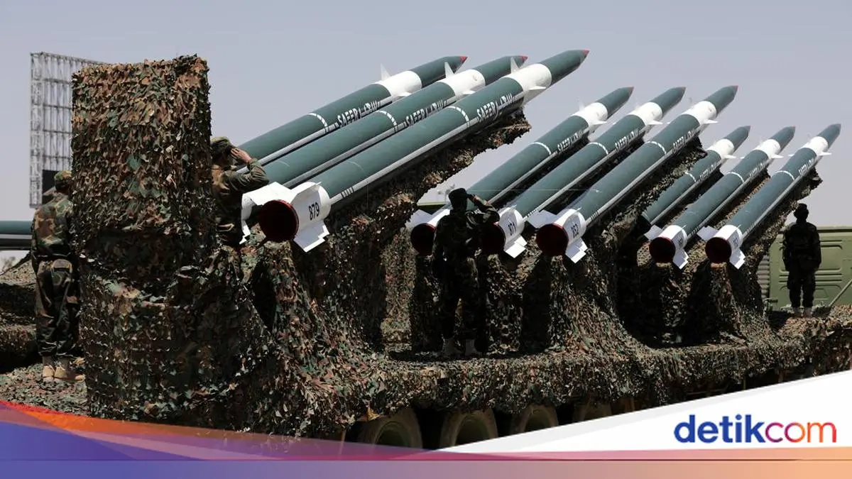 Arab Saudi Cegat Rudal Usai Houthi Kembali Serang Bandara Riyadh