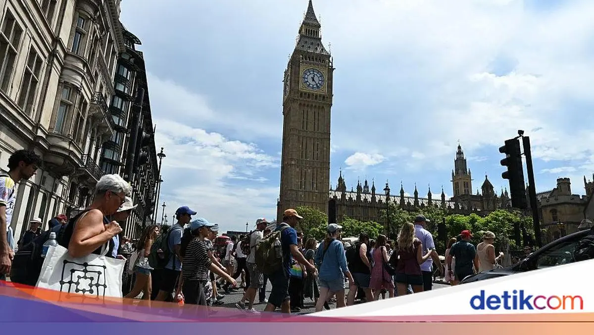 Selain Makanan-Air, Warga Inggris Juga Diminta Siapkan Radio Engkol Darurat