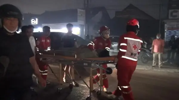 Kabut Asap Selimuti Palangka Raya, Pemotor Tabrak Mobil hingga Luka di Kepala
