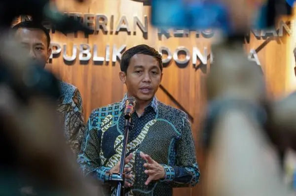 DPR Sentil Menhut Raja Juli soal Karhutla: Segera Minta Maaf ke Prabowo
