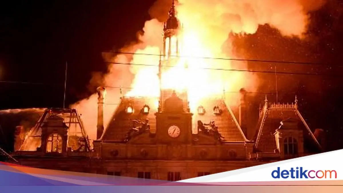 Demo di Prancis Berujung Rusuh, Balai Kota Limoges Dibakar