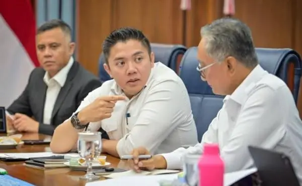 2 Tahun Prabowo-Gibran, Seskab Teddy dan Mentan Amran Puncaki Survei Kinerja Menteri Terbaik