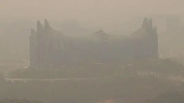 Kabut Asap Karhutla Selimuti IKN, Istana Garuda Nyaris Tak Terlihat