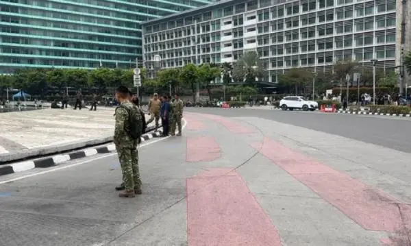Begini Situasi Lalu Lintas Bundaran HI saat Massa Demonstrasi 28 Oktober Berorasi