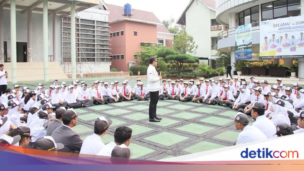 Wamendagri Bima Ajak Siswa SMAN M.H. Thamrin Siapkan Indonesia Emas 2045