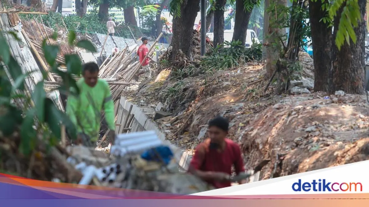 Antisipasi Longsor, Turap Dibangun di Jalan Adhyaksa Lebak Bulus