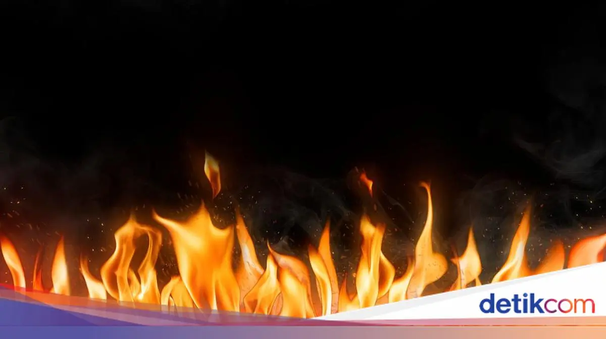 Kebakaran Rumah Semi Permanen di Sawah Besar, 21 Mobil Damkar Dikerahkan
