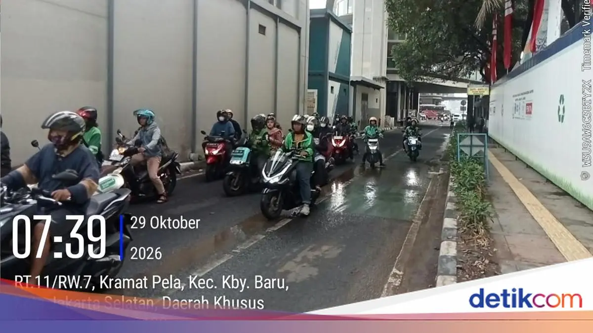Lalin Arah Bulungan Dialihkan Imbas Truk Gangguan Dekat Halte CSW