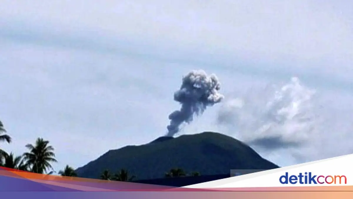 Gunung Ibu di Maluku Utara Meletus 5 Kali Sejak Dini Hari