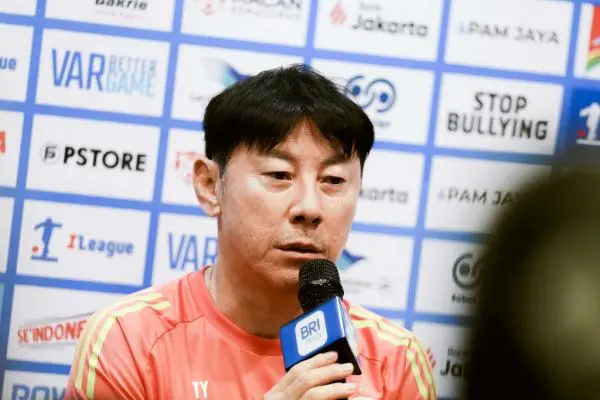 Shin Tae-yong Murka Lihat Kondisi Rumput JIS: Tak Layak untuk Pertandingan Sepak Bola!