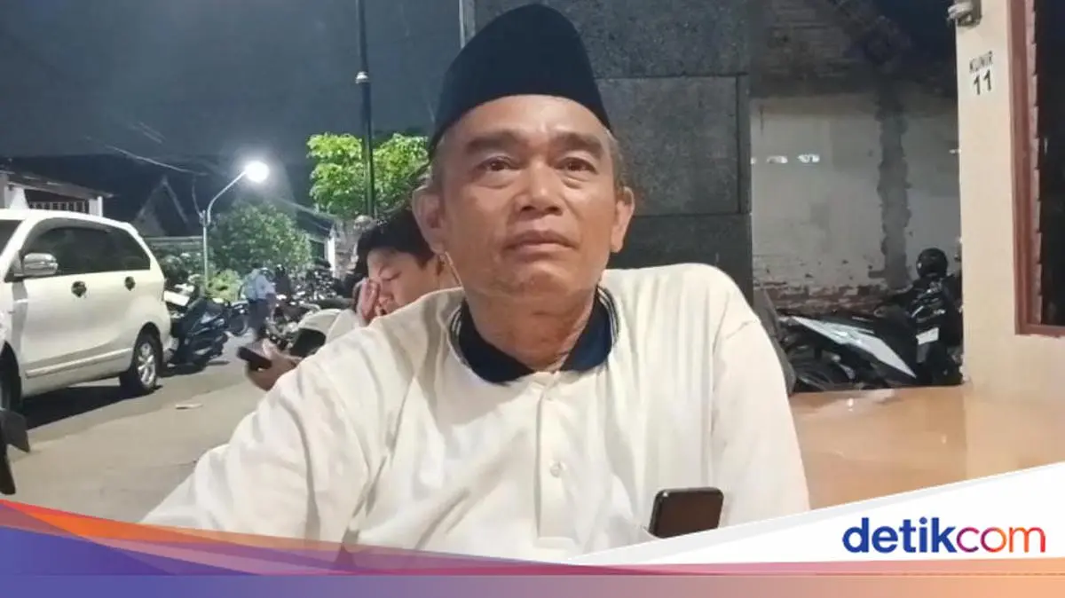 Momen Keluarga Dini Saksikan Dwi Bagus Jalani Rekonstruksi Pembunuhan Sadis