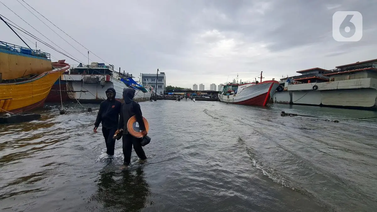Banjir Rob Ancam 15 Provinsi, Ini Imbauan Penting untuk Warga Pesisir