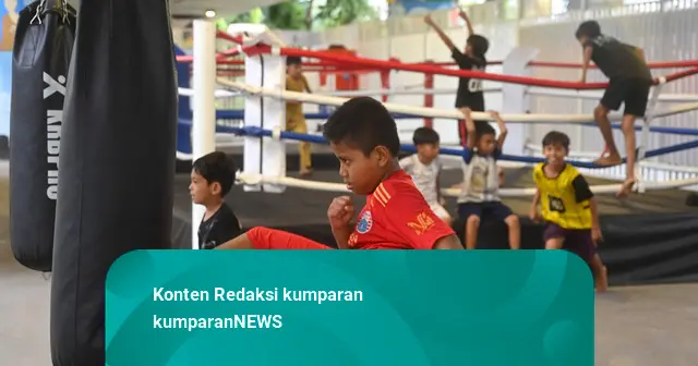 Foto: Cegah Tawuran, Kolong Flyover Kampung Melayu Disulap Jadi Ring Tinju
