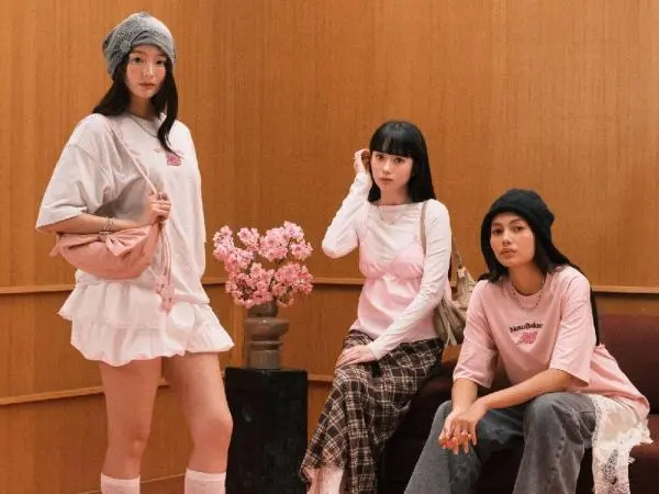 Cute! Bunga Sakura Jadi Inspirasi Gaya Fashion Bernuansa Pastel