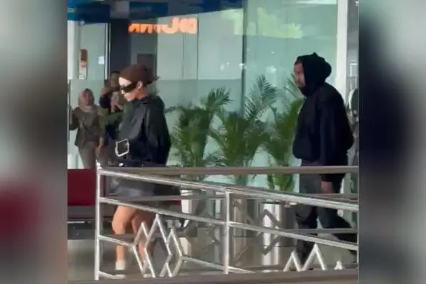 Selamat Datang! Kanye West Tiba di Indonesia Sore Ini