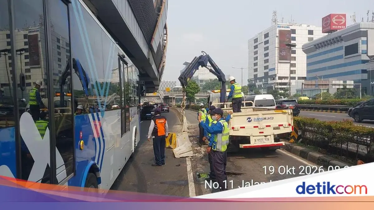 Langkah Pemprov DKI Cegah Separator Transjakarta Koridor 9 Ditabrak Lagi