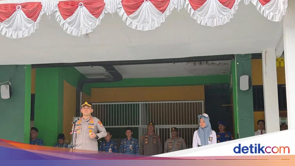Kapolres Kepulauan Seribu Pimpin Upacara di SMAN 69 Jakarta, Ingatkan Bahaya Narkoba-Judol