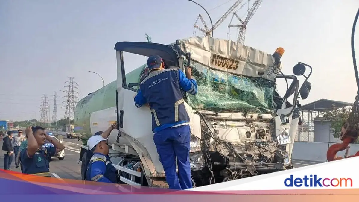 Tabrakan 2 Truk di Tol Cakung Tewaskan 1 Orang, Diduga karena Microsleep