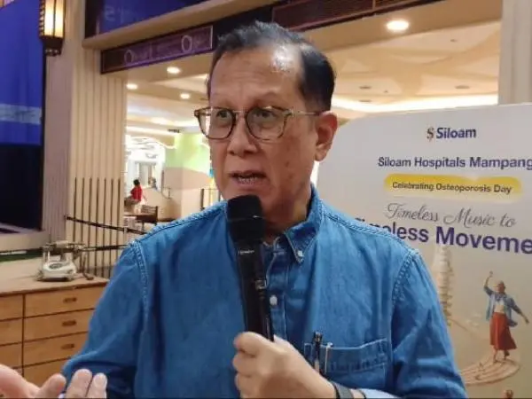 Nyeri Punggung pada Lansia Jangan Disepelekan, Waspada Tanda Patah Tulang Belakang