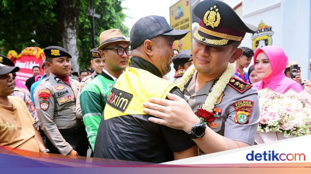 Momen Haru AKBP Wikha Tinggalkan Polres Bogor, Diantar Ojol-Supeltas