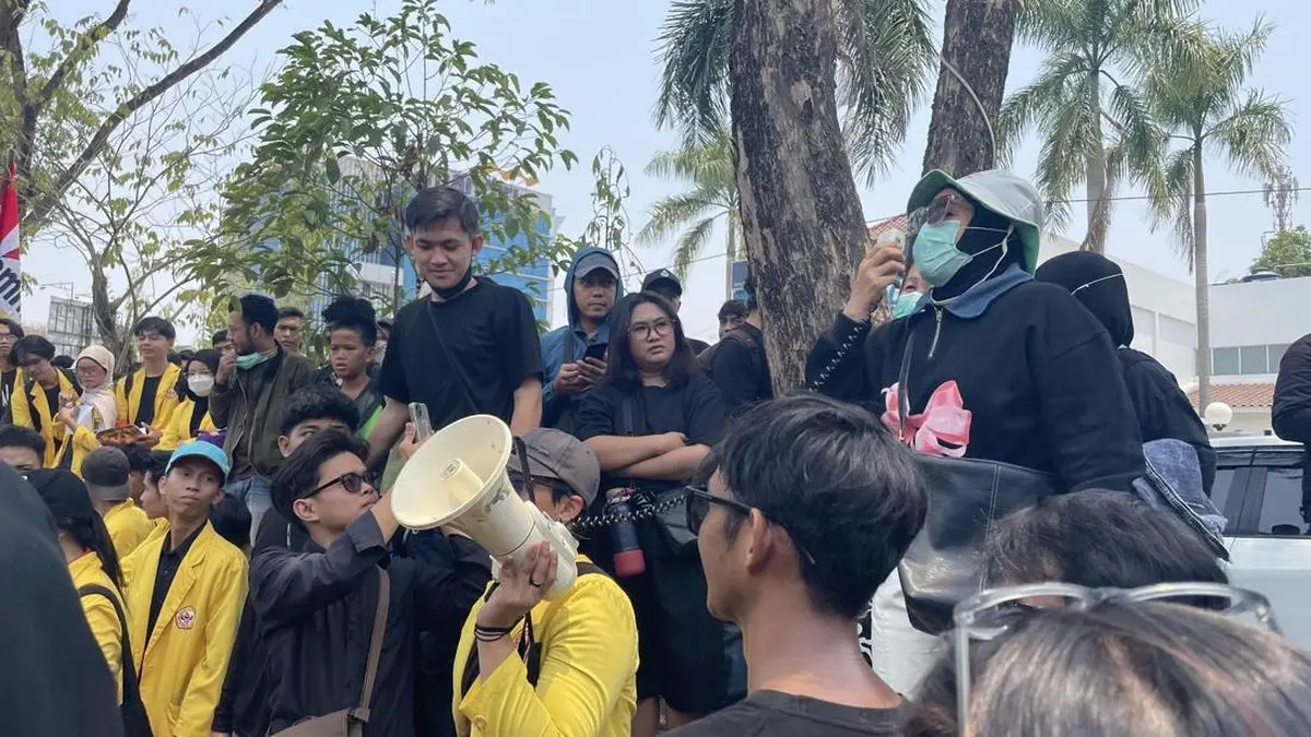 Mahasiswa dan Warga Kalsel Terjun Demo Desak Penanganan Karhutla-Asap