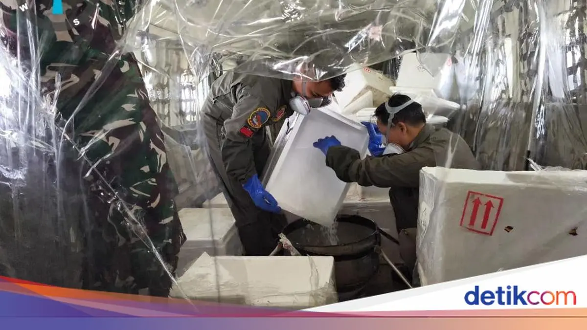 Dry Ice Atasi Asap Karhutla Kena Rumah Warga, Butiran Kini Diperkecil