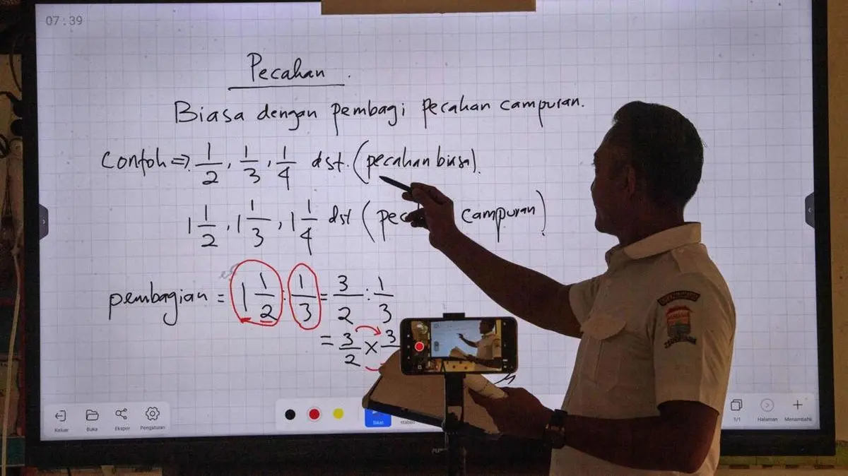 DPR Respons Wacana Siswa Tidak Naik Kelas Tahun 2027