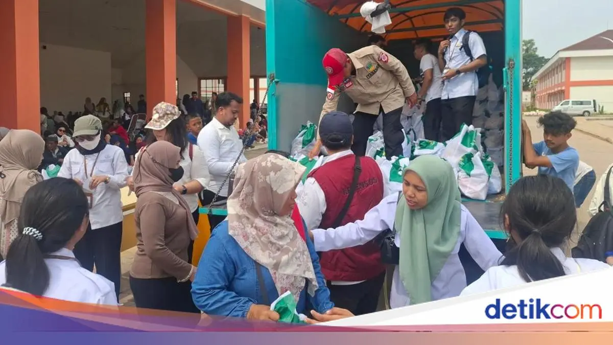 Setahun Sekolah Rakyat, Kemensos Salurkan 5.000 Paket Sembako di Sulsel